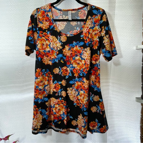 Lularoe Perfect Tee - Picture 1 of 2